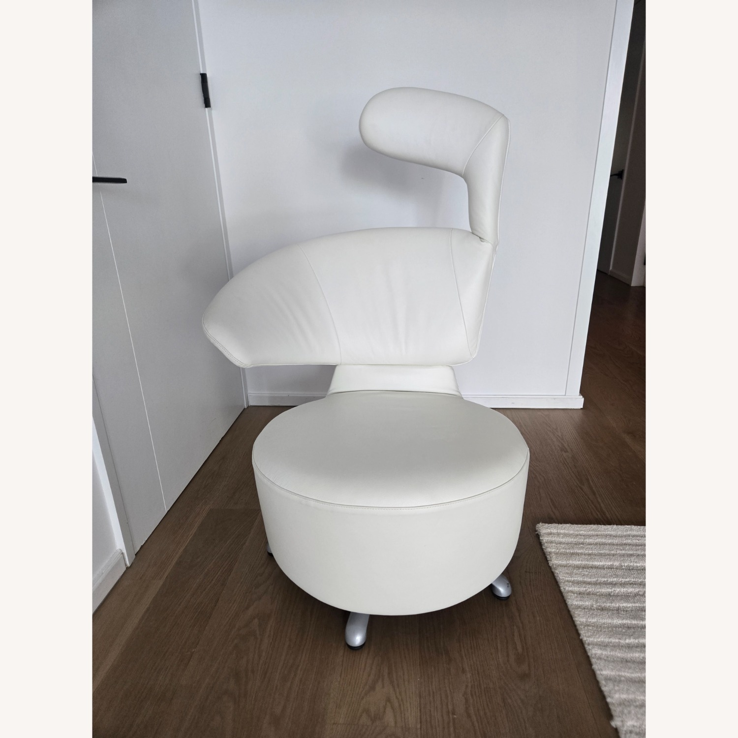 Cassina White Leather Canta Chair - image-3