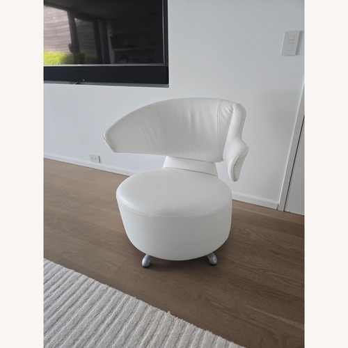 Used Cassina White Leather Canta Chair for sale on AptDeco