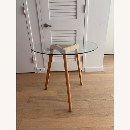 Used ivinta Round Dining Table for sale on AptDeco