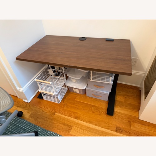 Used Design Within Reach Jarvis Fully Standing Desk for sale on AptDeco