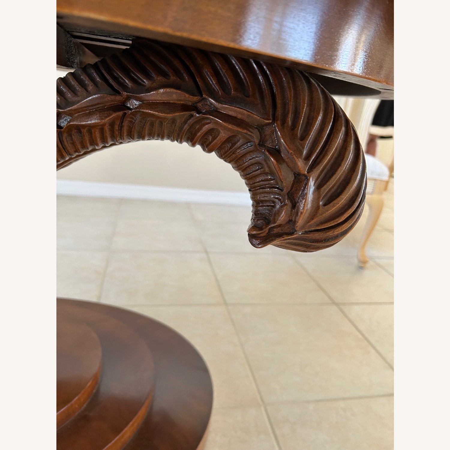 Pineapple Leaf Shaped Leg Dining Table - image-4