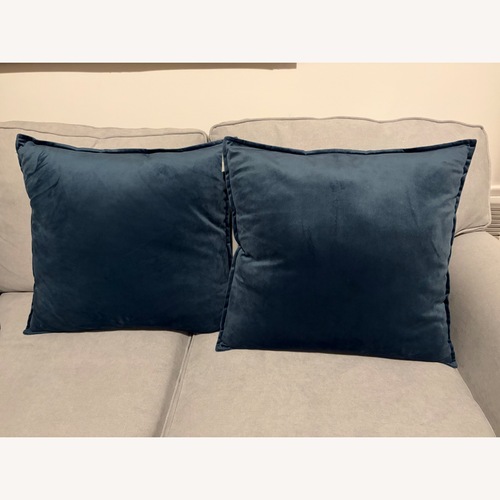 Used Throw Pillows Set  for sale on AptDeco