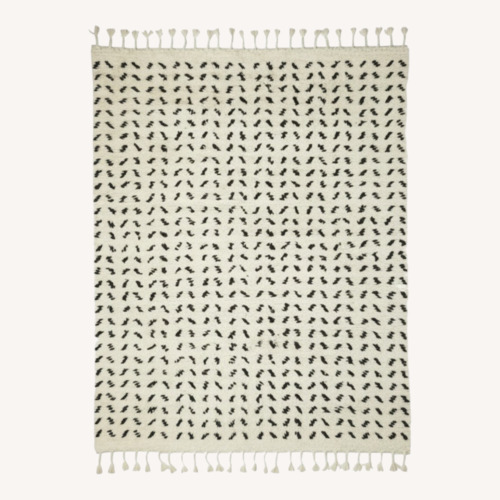 Used Serena & Lily Huxley Wool Blend Area Rug 5' x 7' for sale on AptDeco