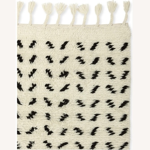 Used Serena & Lily Huxley Wool Blend Area Rug 5' x 7' for sale on AptDeco