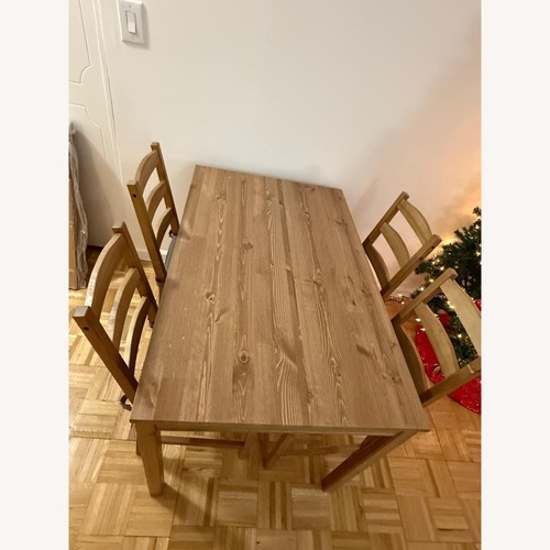 Used Dining Table Set for sale on AptDeco