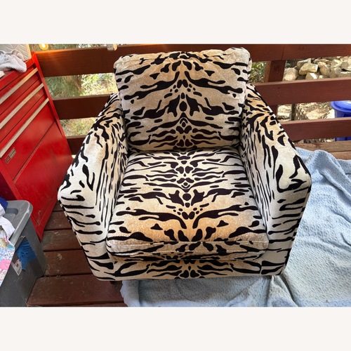 Used Accent Chairs for sale on AptDeco