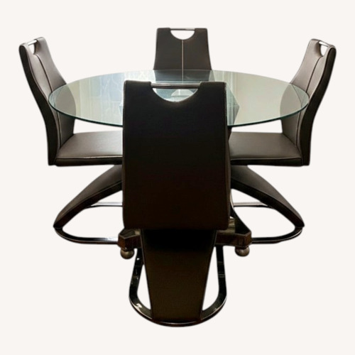 Used Spacious dining table with 4 Chairs (dining set) for sale on AptDeco