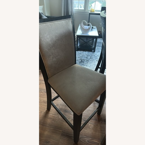 Used White Marble Dining Table Set for sale on AptDeco