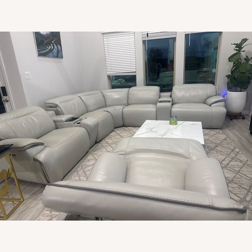 Used Rooms To Go Light Gray Leather 3+ Seater Sofa for sale on AptDeco