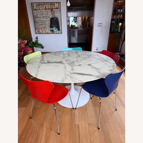Used 4 Series 7 Arne Jacobsen Chairs for sale on AptDeco