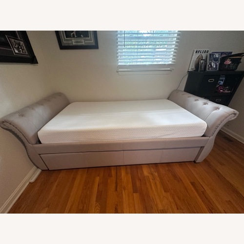 Used Hillsdale Hunter Backless Daybed with Trundle Unit for sale on AptDeco