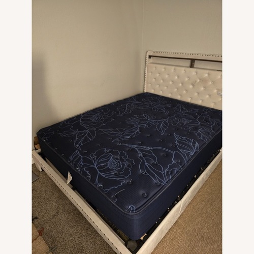Used Queen Bed for sale on AptDeco
