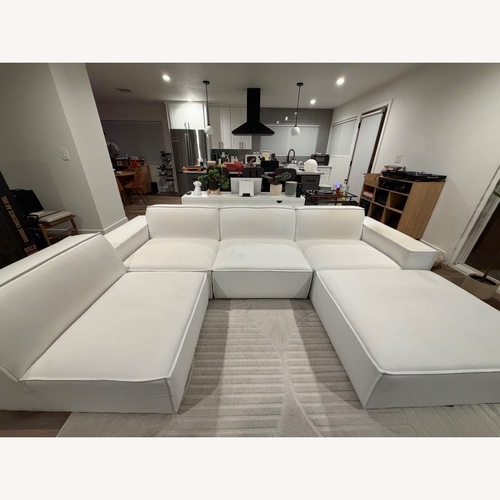 Used White 6-piece Modular Sectional for sale on AptDeco