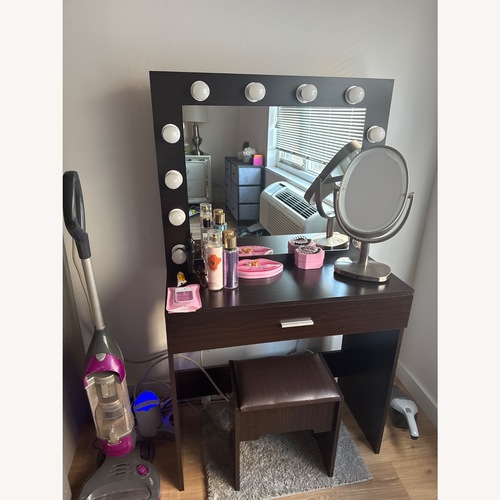 Used Vanity Set for sale on AptDeco
