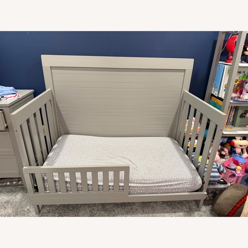 Used DaVinci Fairway 4-in-1 Convertible Crib for sale on AptDeco