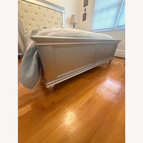 Used Bob's Discount Furniture Light Gray Queen Bed for sale on AptDeco