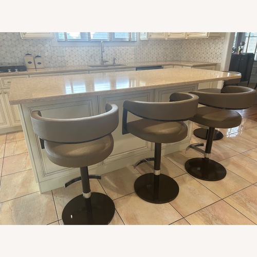 Used 4 Elite Modern Hydraulic Bronze Stools for sale on AptDeco