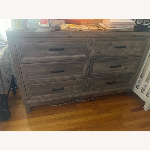 Used TV/ Dresser for sale on AptDeco