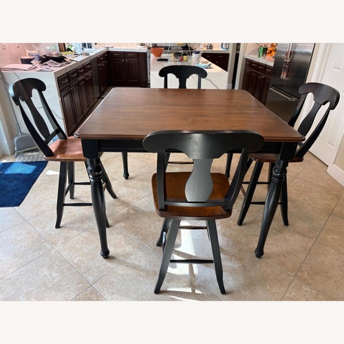 Used Thomasville Furniture Industries Dining Set for sale on AptDeco
