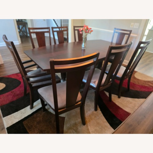 Used Broyhill Dining Room Set for sale on AptDeco