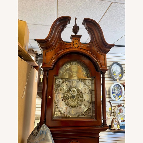 Used Howard Miller Taylor Décor for sale on AptDeco