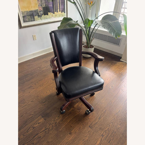 Used Darafeev 660 Game Chair for sale on AptDeco