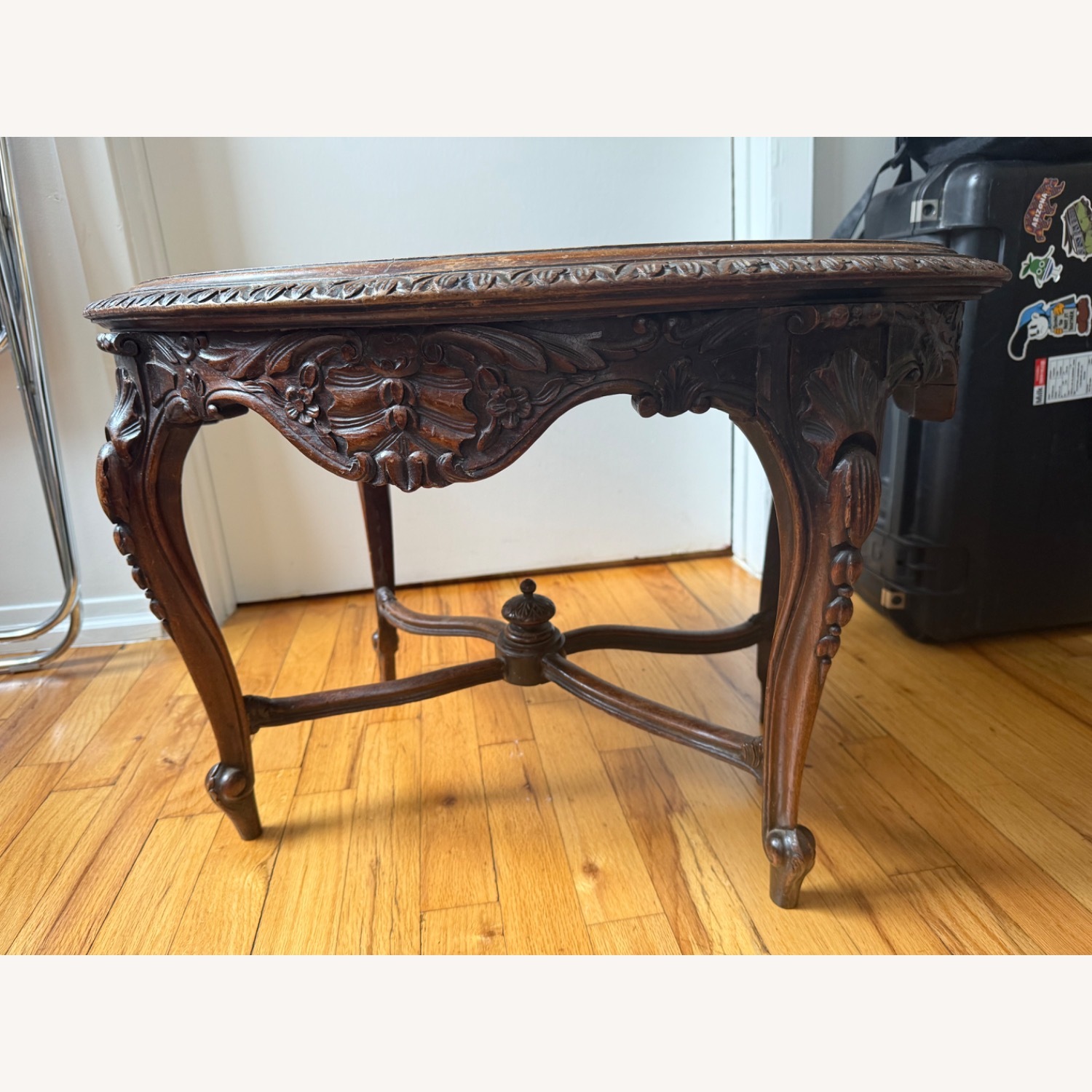 Carved Oval Table  - image-4