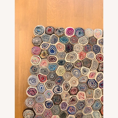 Used Safavieh Wool Blend Area Rug 8' x 10' for sale on AptDeco