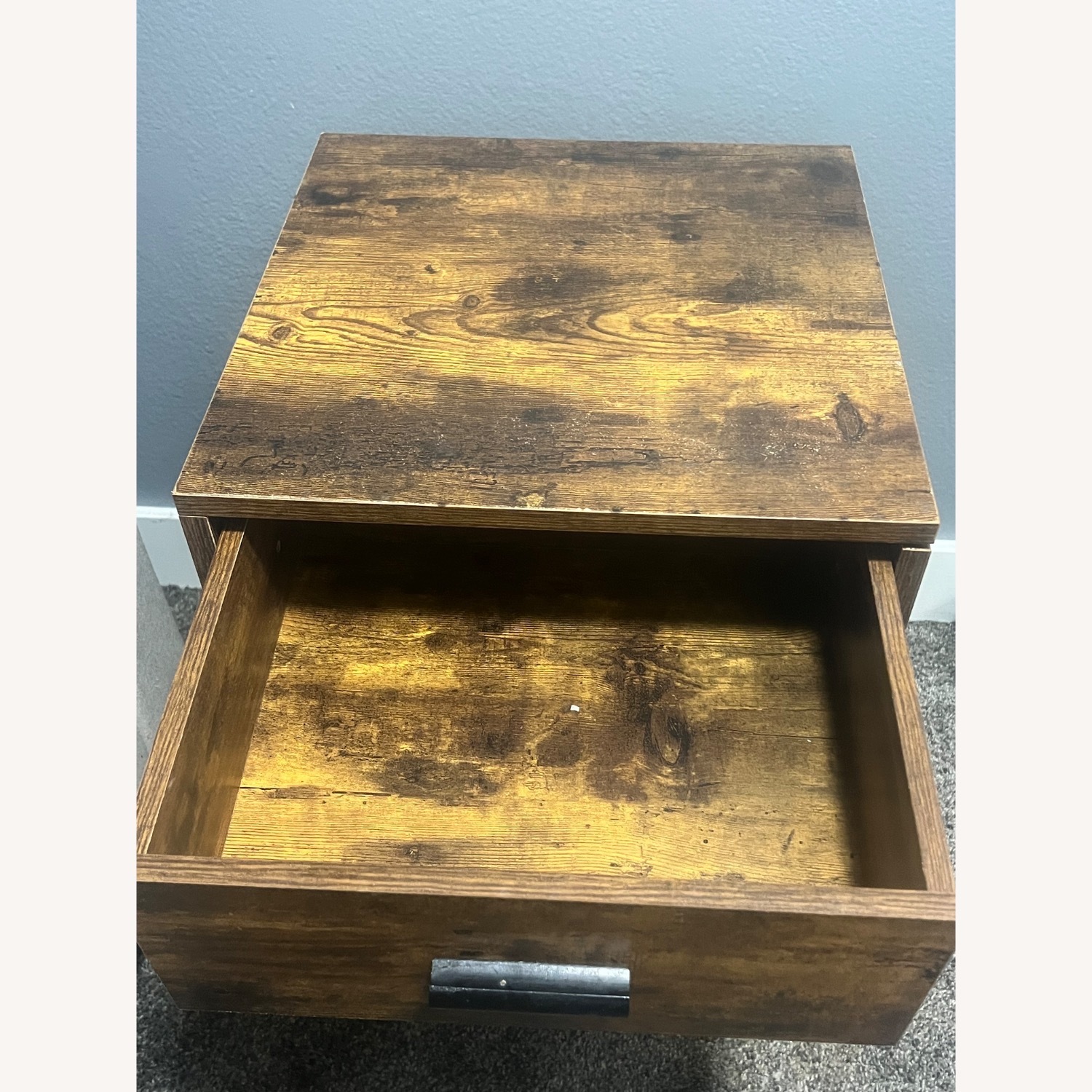 Hoorlang Nightstands - image-3