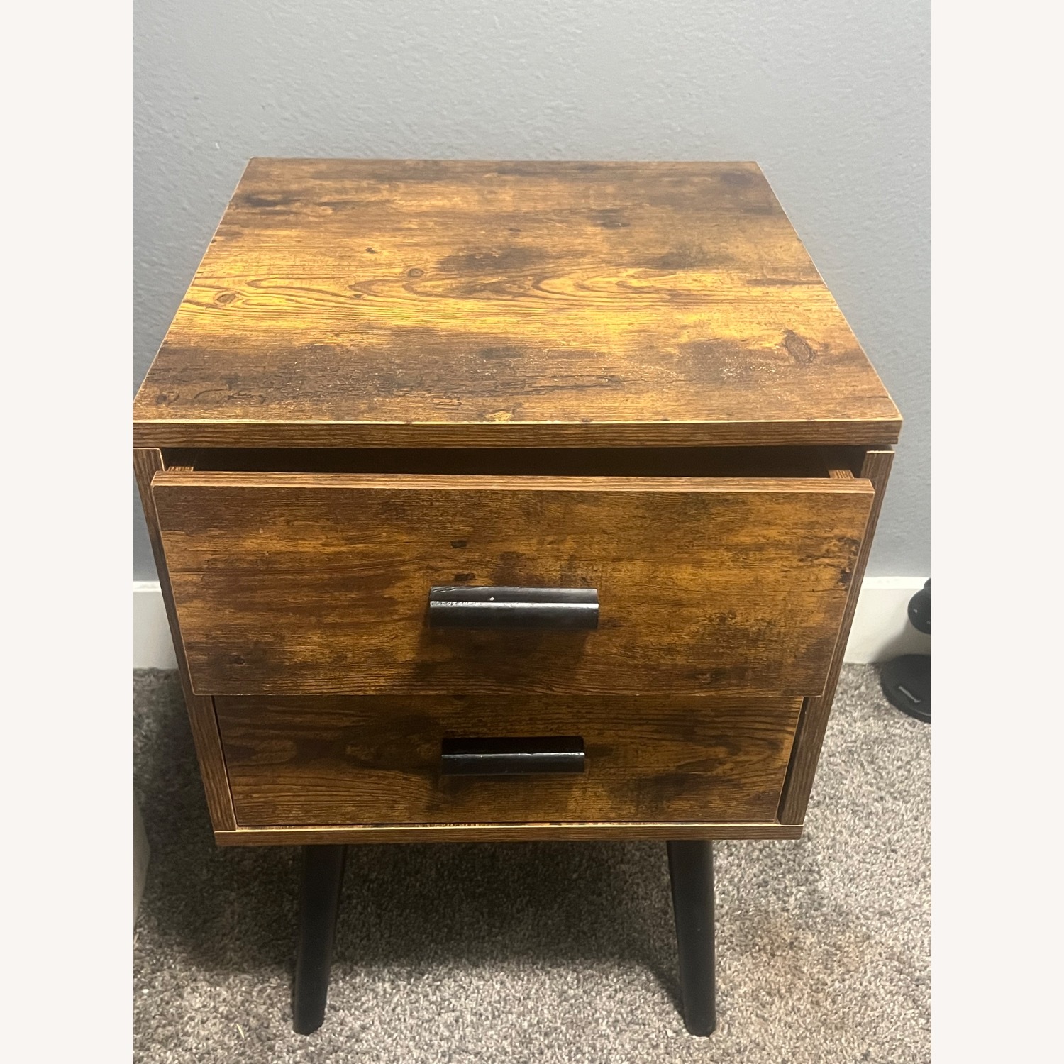 Hoorlang Nightstands - image-4
