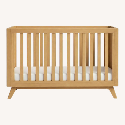 Used Davinci Otto 3-in-1 Natural Wood Crib for sale on AptDeco