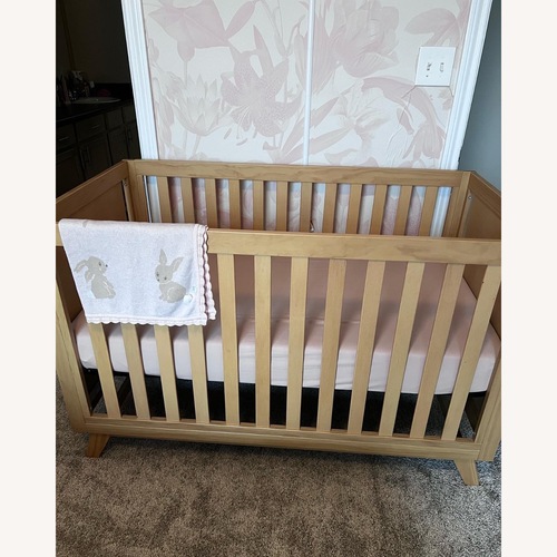 Used Davinci Otto 3-in-1 Natural Wood Crib for sale on AptDeco