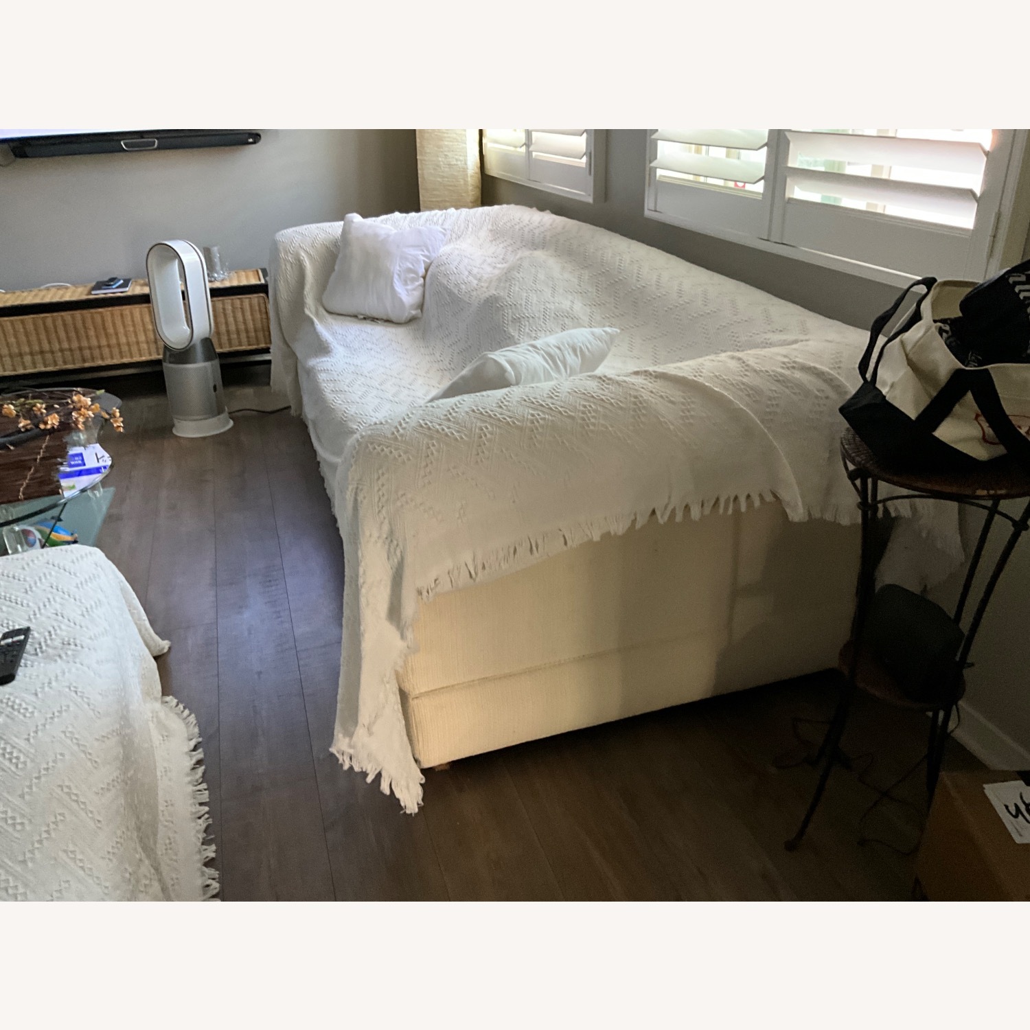 Ethan Allen White 3+ Seater Sofa - image-3