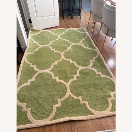Used Safavieh Green Wool Area Rug 5' x 8' for sale on AptDeco