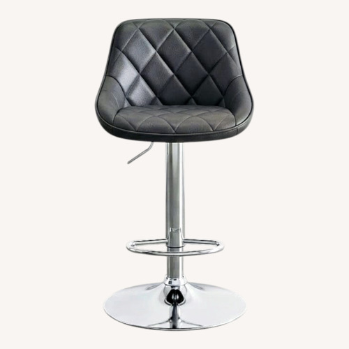Used 4 Bar Stools Black Quilted Chrome Base for sale on AptDeco