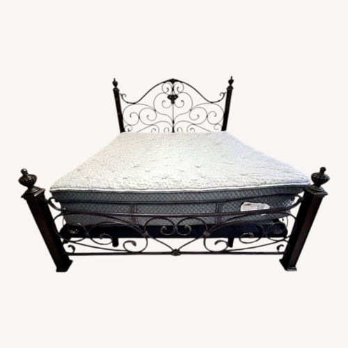 Used Bob-o-pedic King With Adjustable Base for sale on AptDeco
