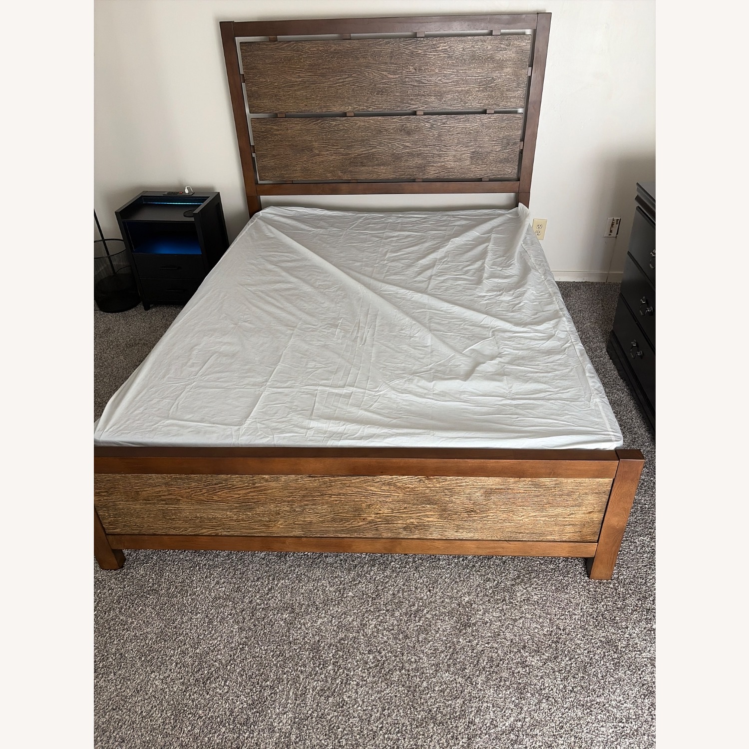 Larkspur Panel Bed - image-1