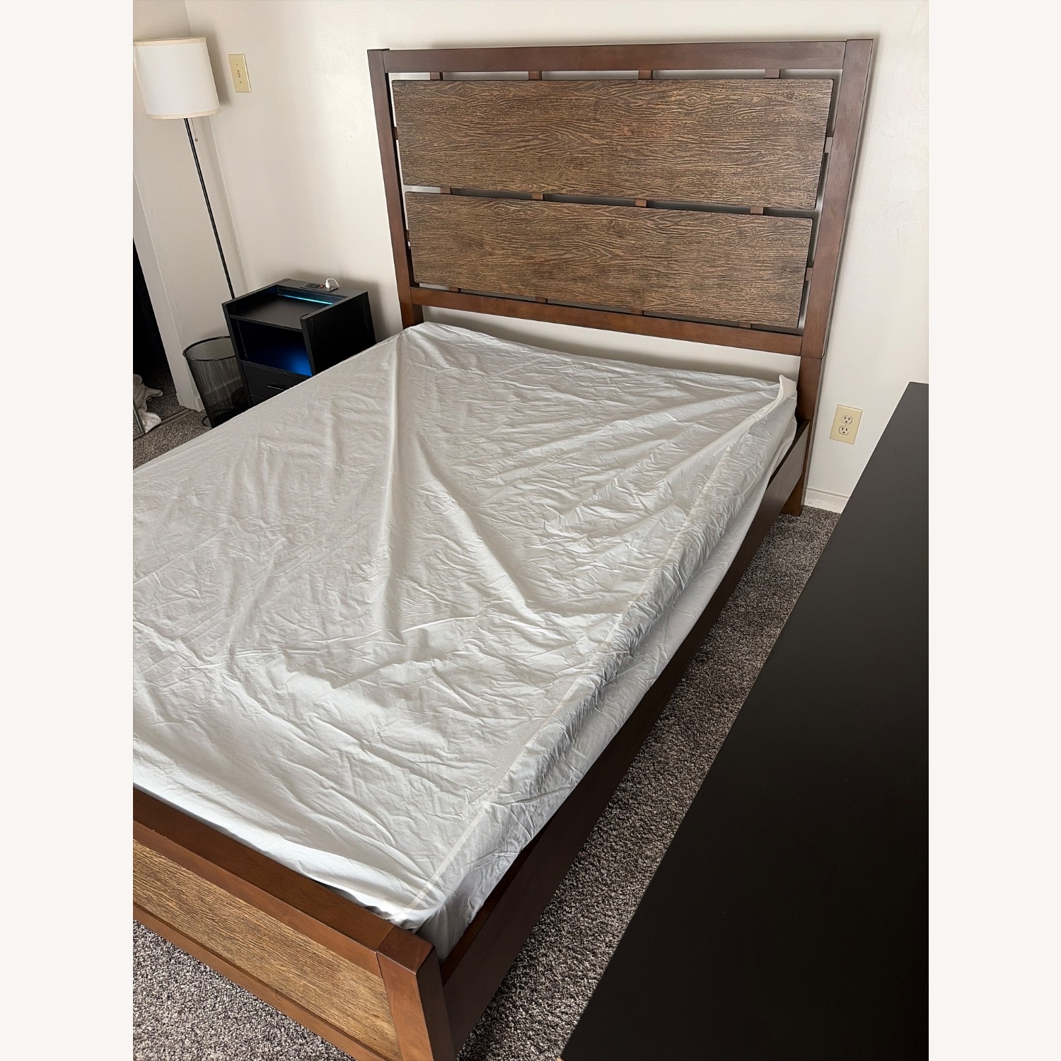 Larkspur Panel Bed - image-2