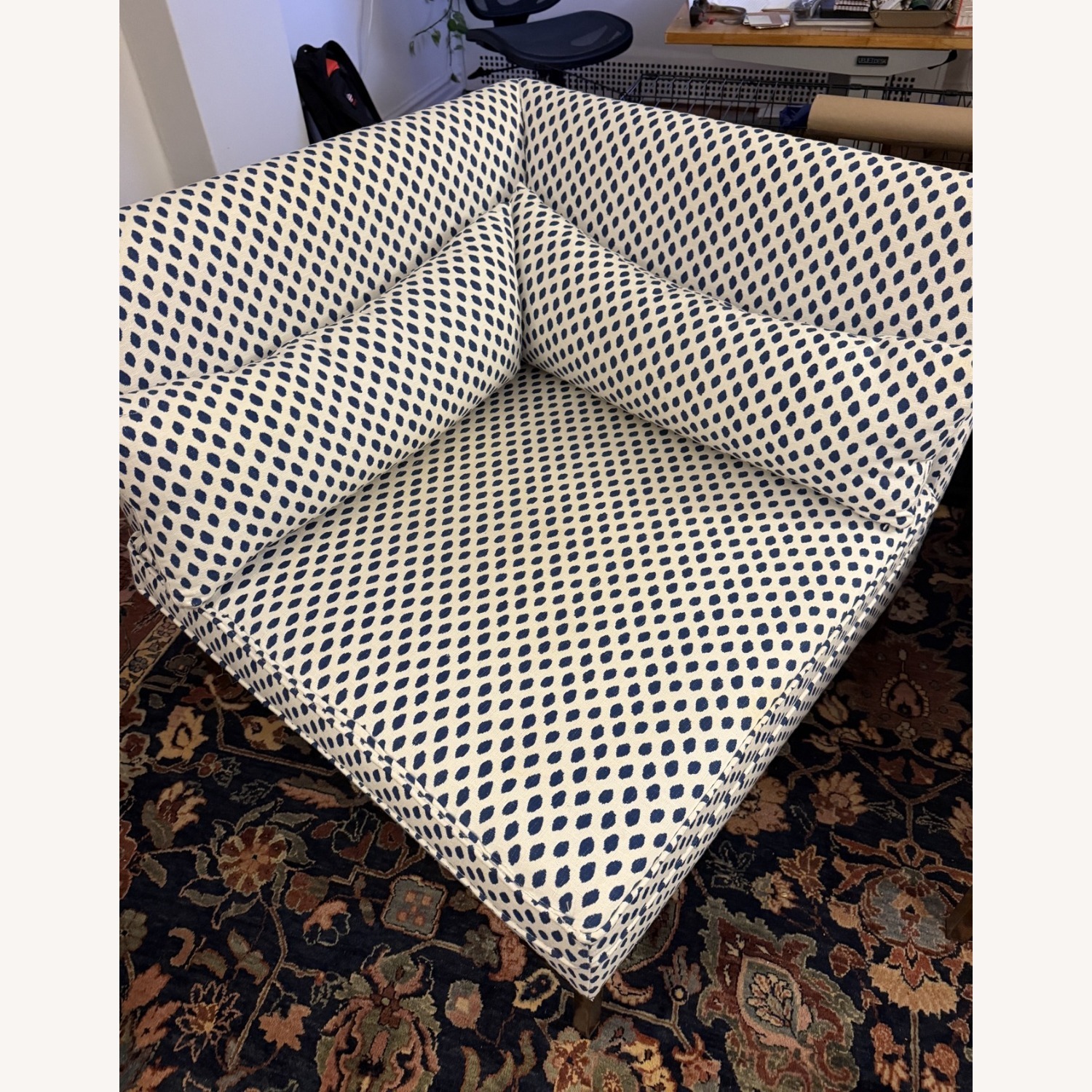 Pair of Lounge Chairs White with Navy Pattern - image-3