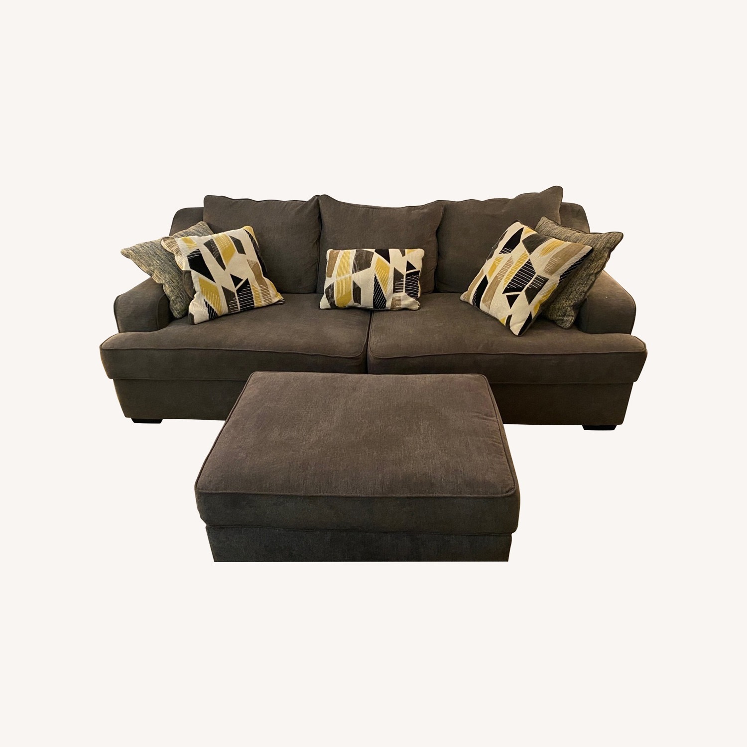 Rooms To Go Havenridge Grey Three Seater Sleeper Sofa - image-4