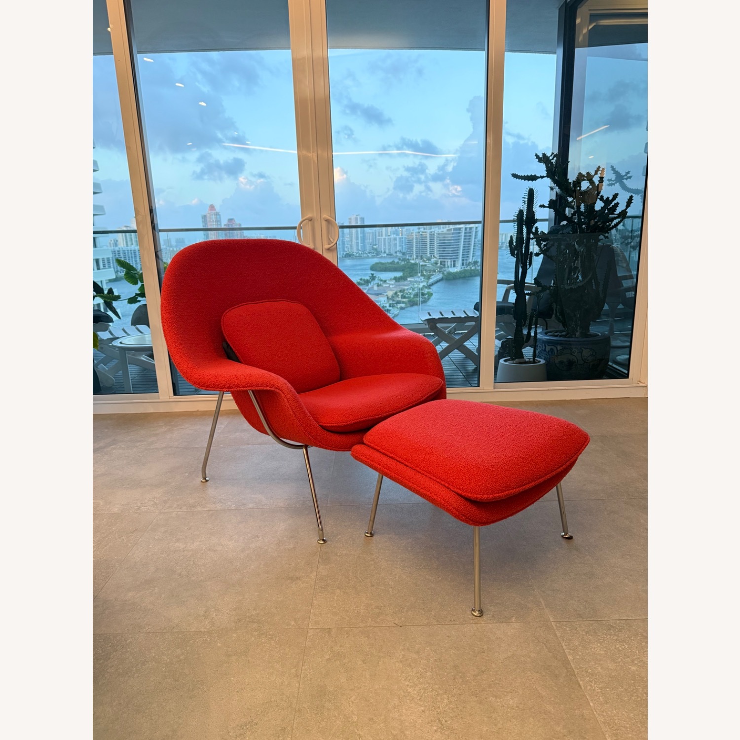 Knoll Womb Living Lounge Chair & Ottoman - image-1