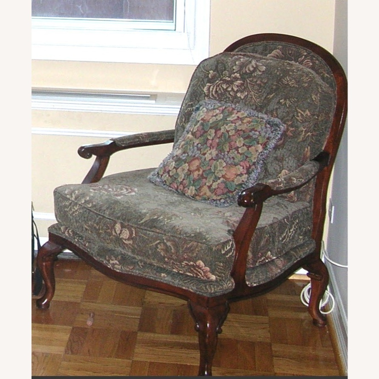 Vintage/Antique Accent Chair - image-3