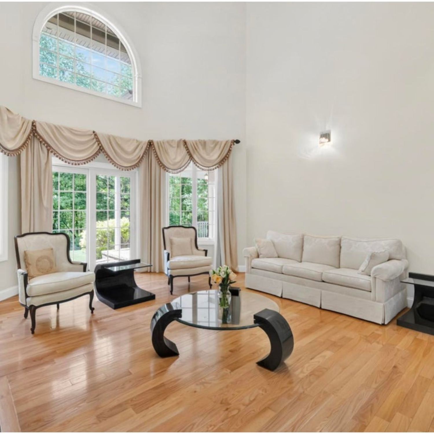Set: Coffee Table and 2 Matching Side Tables - image-13