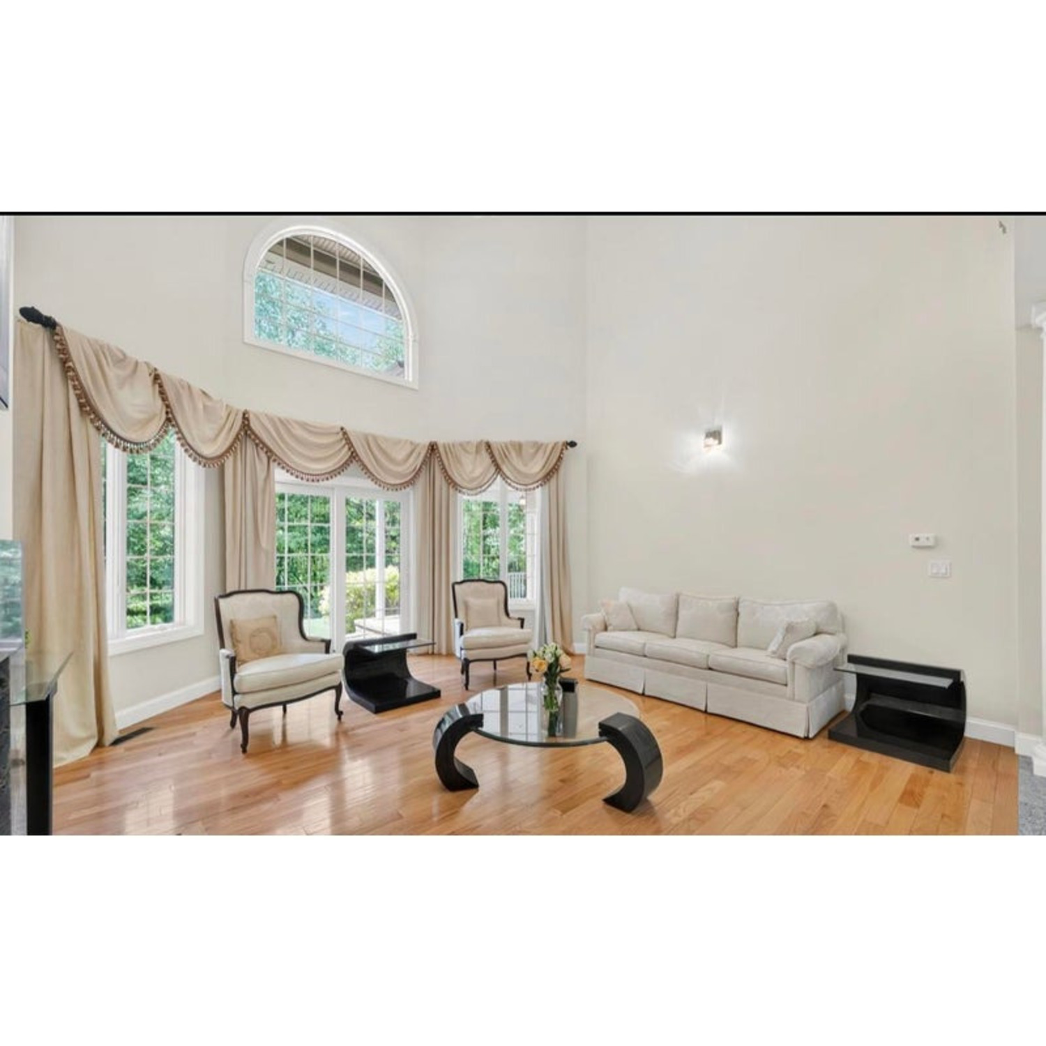Set: Coffee Table and 2 Matching Side Tables - image-14