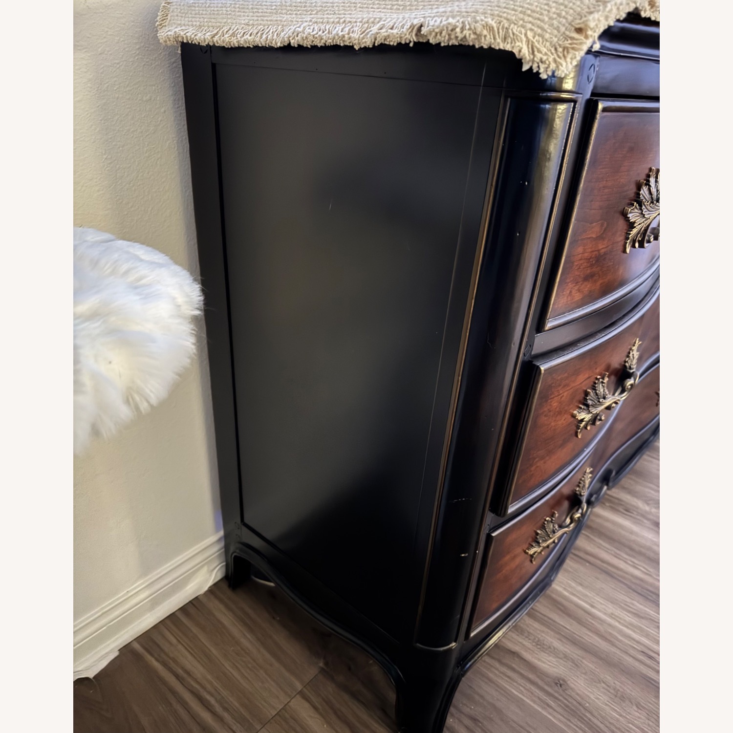 Hooker furnitures Charleston Bachelors Chest - image-3