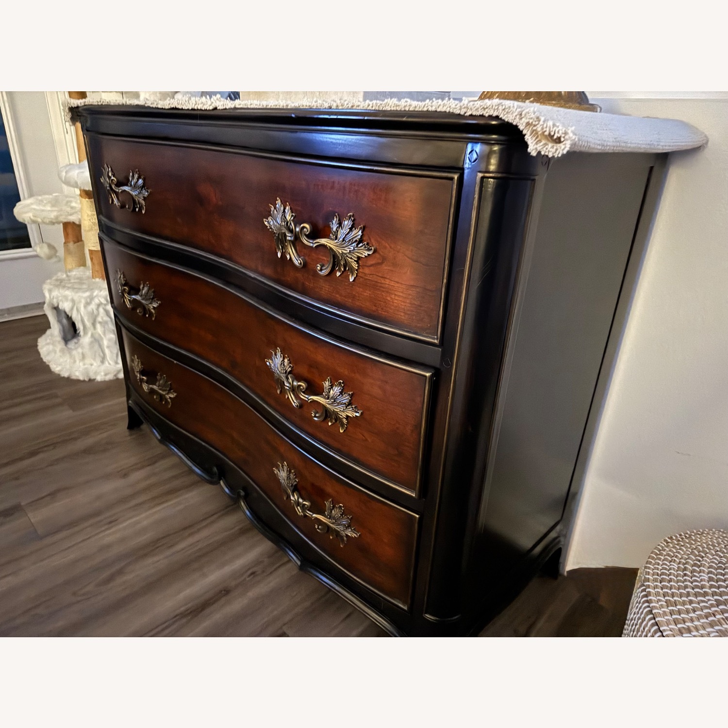 Hooker furnitures Charleston Bachelors Chest - image-4