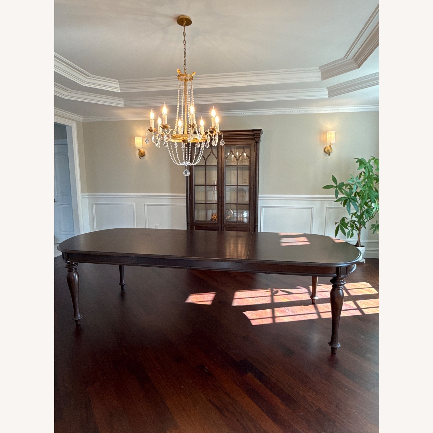 Leesburg Dining Table - image-1