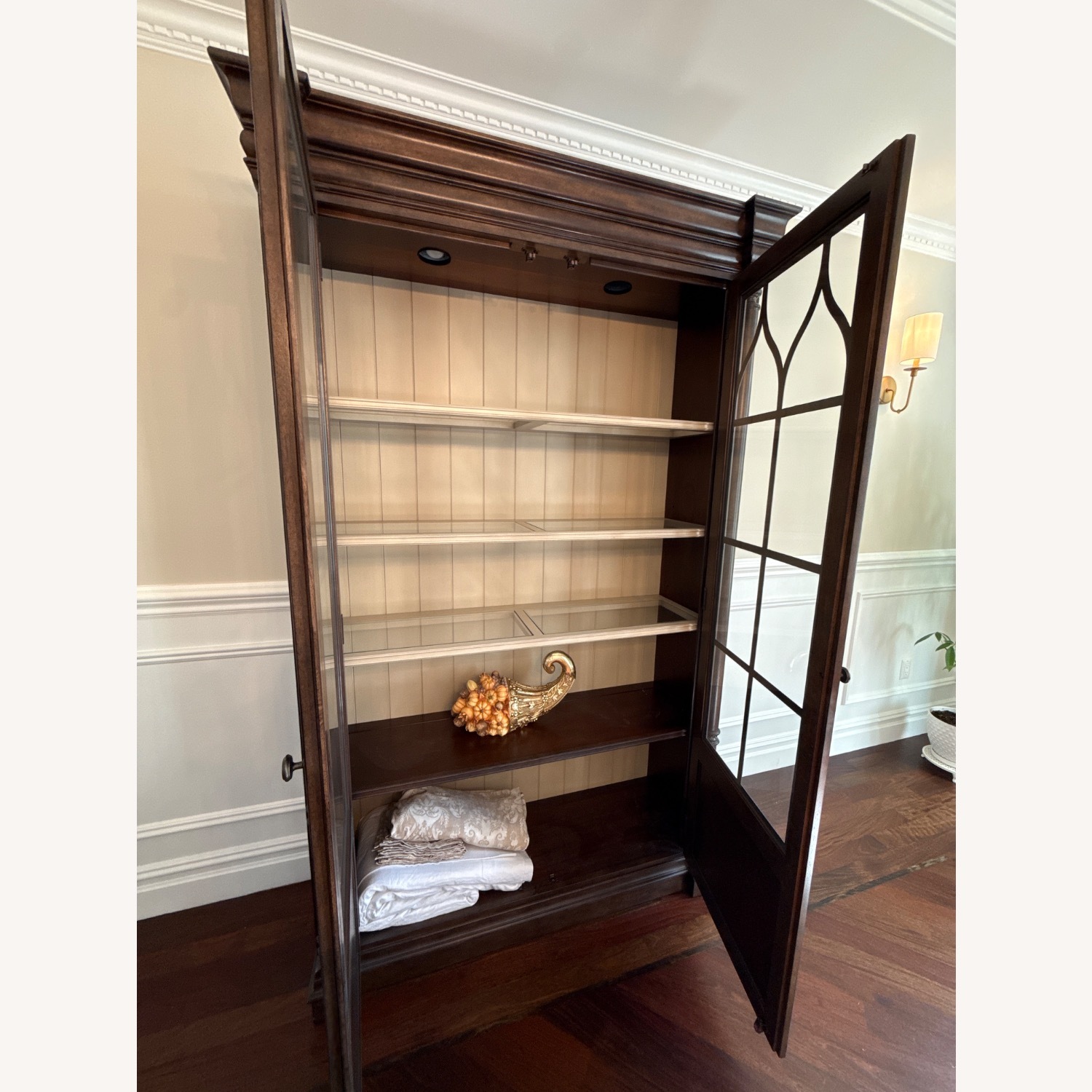 Leesburg Traditional Mahogany Display Cabinet - image-2