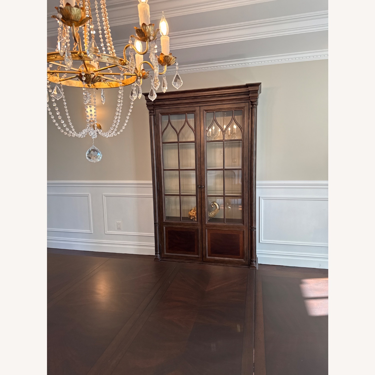 Leesburg Traditional Mahogany Display Cabinet - image-4