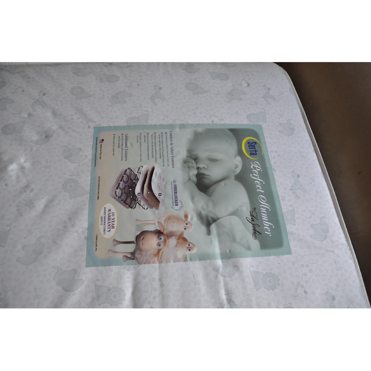 DaVinci Kalani Cherry Wood 4-in-1 Convertible Crib w/ Toddler Rail - image-8